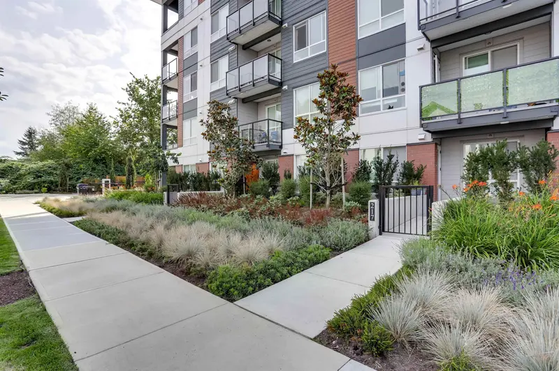 217 8117 200A STREET - photo 3 of 24