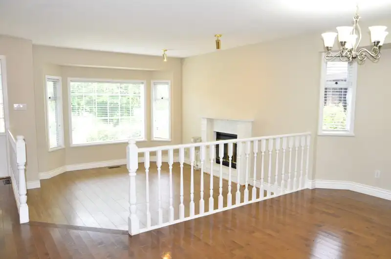 14645 18 AVENUE - photo 4 of 23