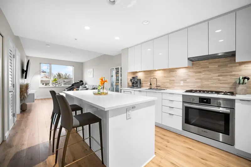 511 9233 ODLIN ROAD - photo 2 of 25