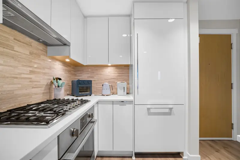 511 9233 ODLIN ROAD - photo 4 of 25