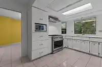 2045 181 STREET - thumbnail 13