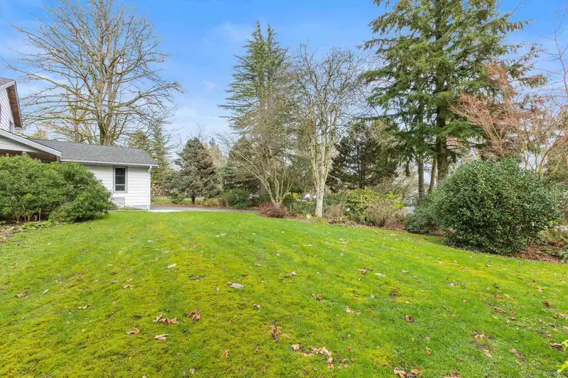 2045 181 STREET - photo 4 of 38
