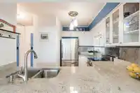 210 15272 19 AVENUE - thumbnail 1