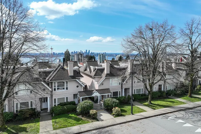 104 225 E 6TH STREET - photo 1 of 25