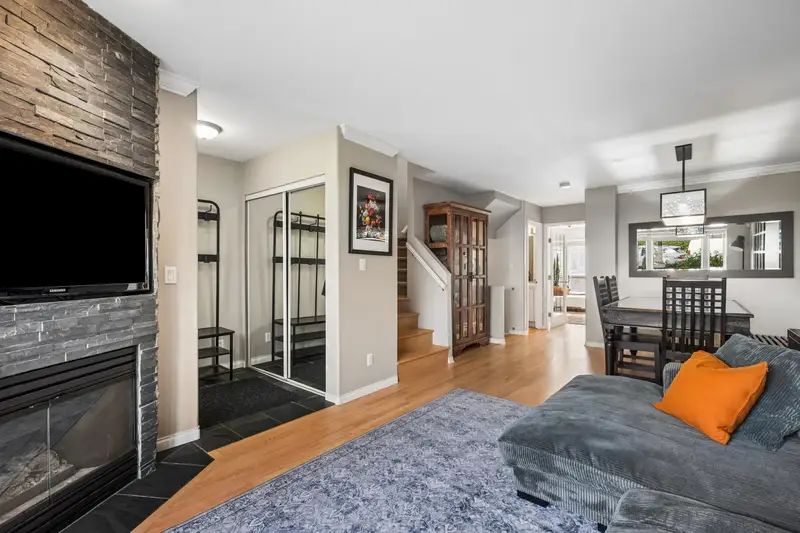 104 225 E 6TH STREET - photo 4 of 25