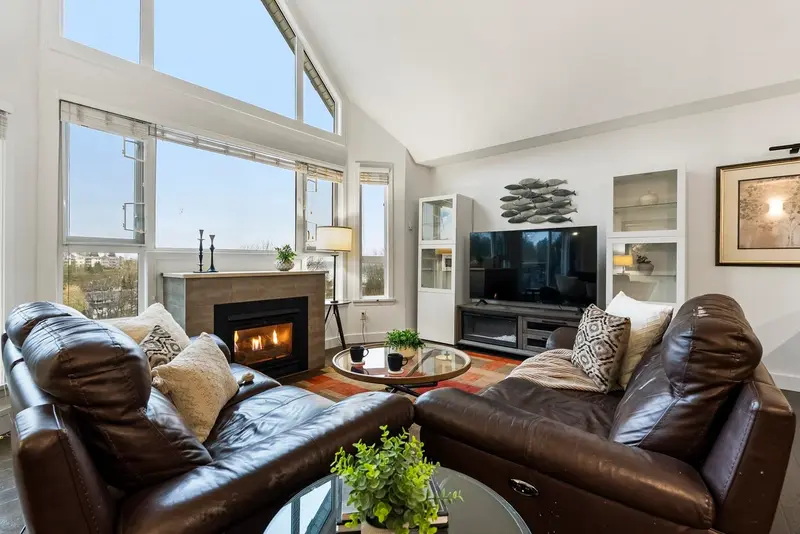 412 11595 FRASER STREET - photo 3 of 25