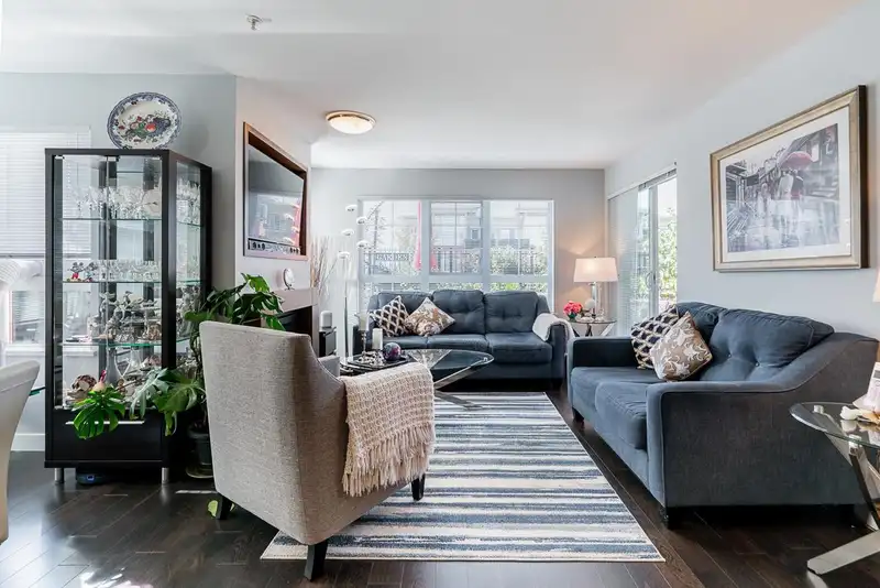 202 2950 KING GEORGE BOULEVARD - photo 2 of 37