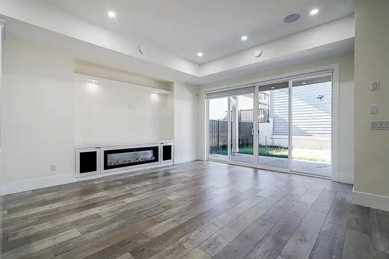 16791 16 AVENUE - photo 2 of 39