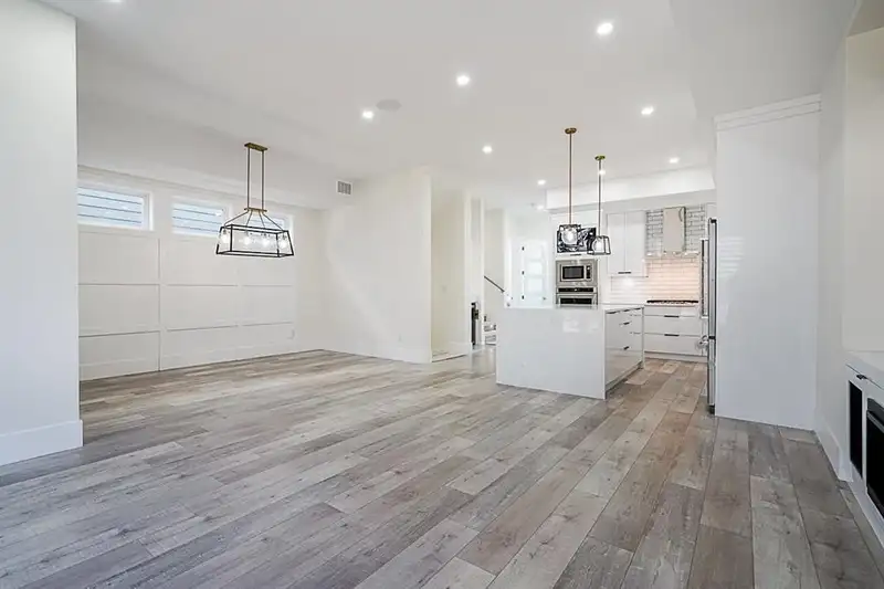 16791 16 AVENUE - photo 3 of 39