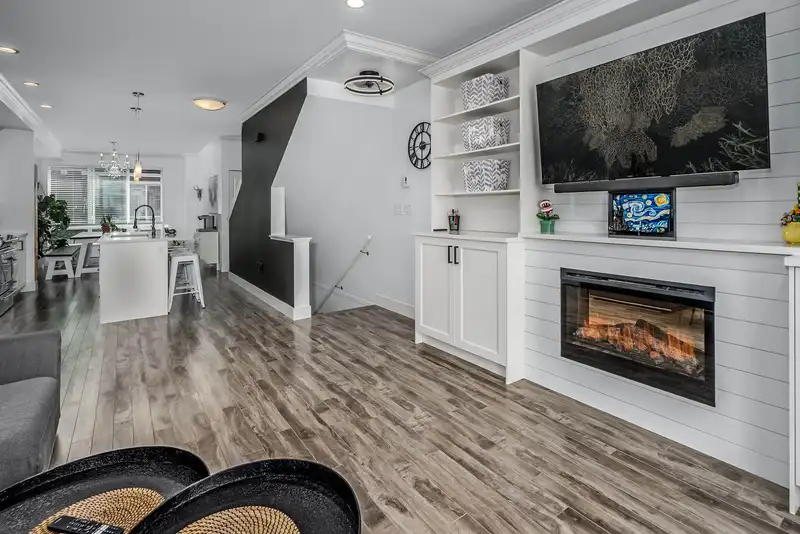 65 3039 156 STREET - photo 2 of 25