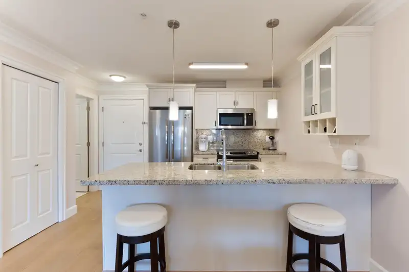 306 15357 ROPER AVENUE - photo 4 of 25