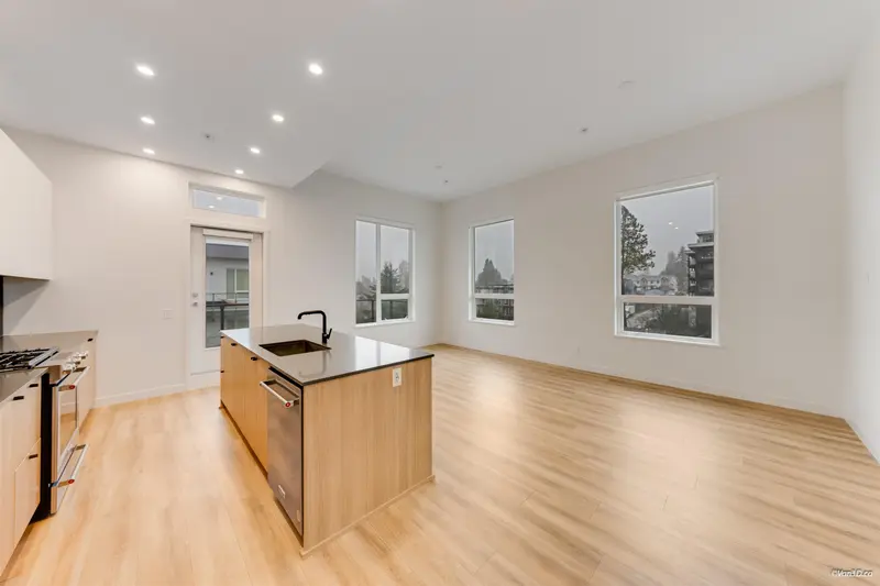 602 645 COMO LAKE AVENUE - photo 4 of 25