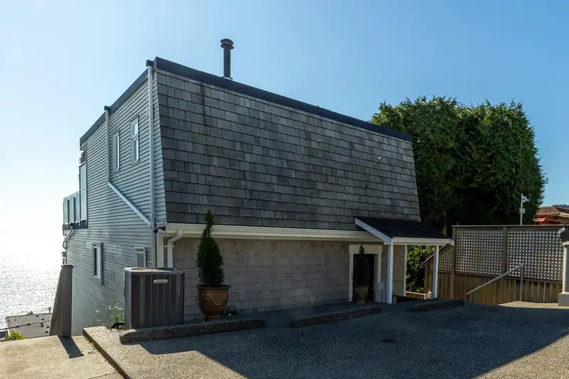 15365 VICTORIA AVENUE - photo 3 of 40