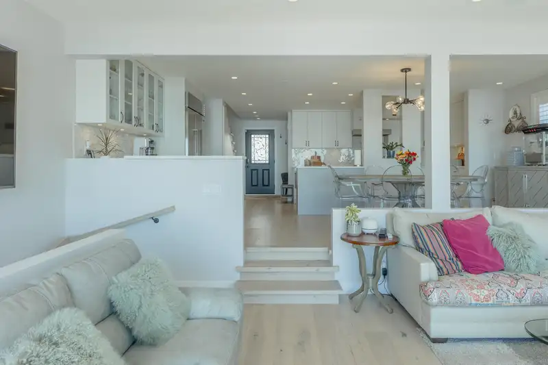 15365 VICTORIA AVENUE - photo 4 of 40