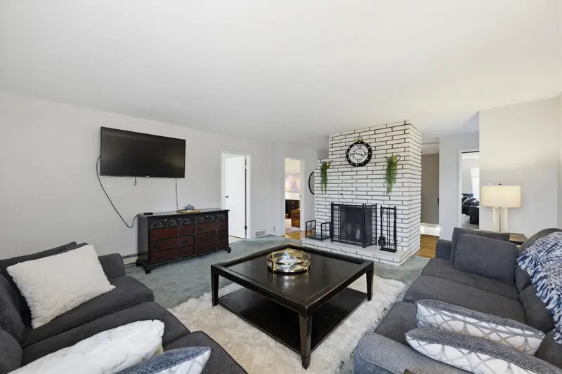 19475 116B AVENUE - photo 4 of 25