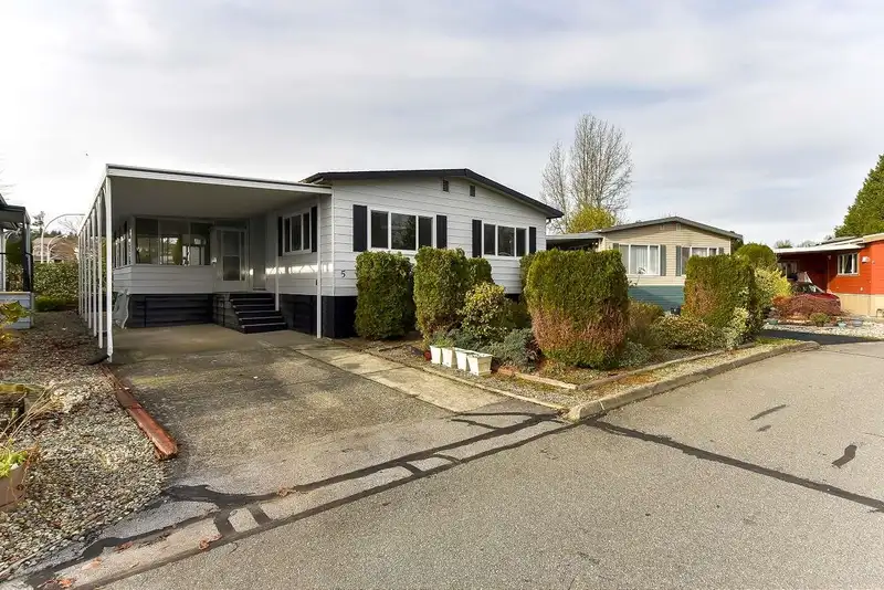 5 1640 162 STREET - photo 1 of 39