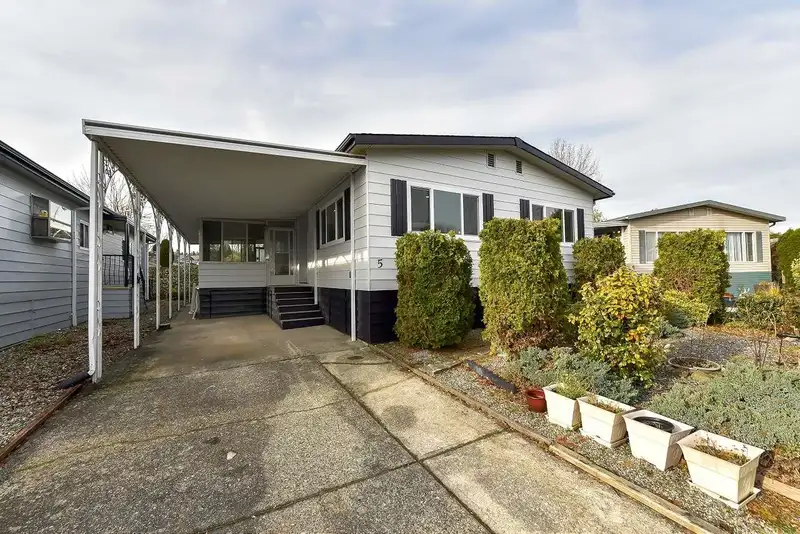 5 1640 162 STREET - photo 2 of 39