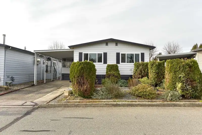 5 1640 162 STREET - photo 3 of 39