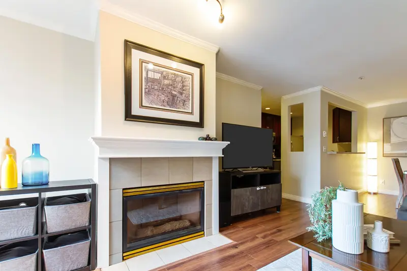 306 2357 WHYTE AVENUE - photo 4 of 25