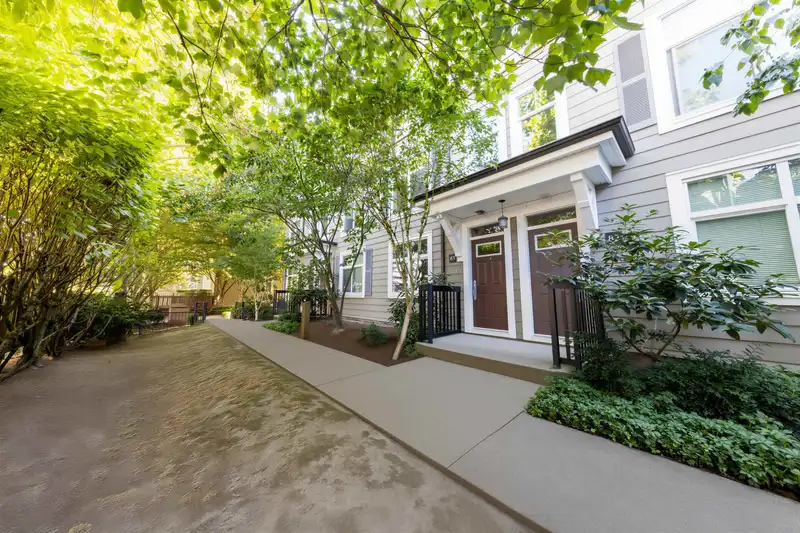 83 15833 26 AVENUE - photo 1 of 25
