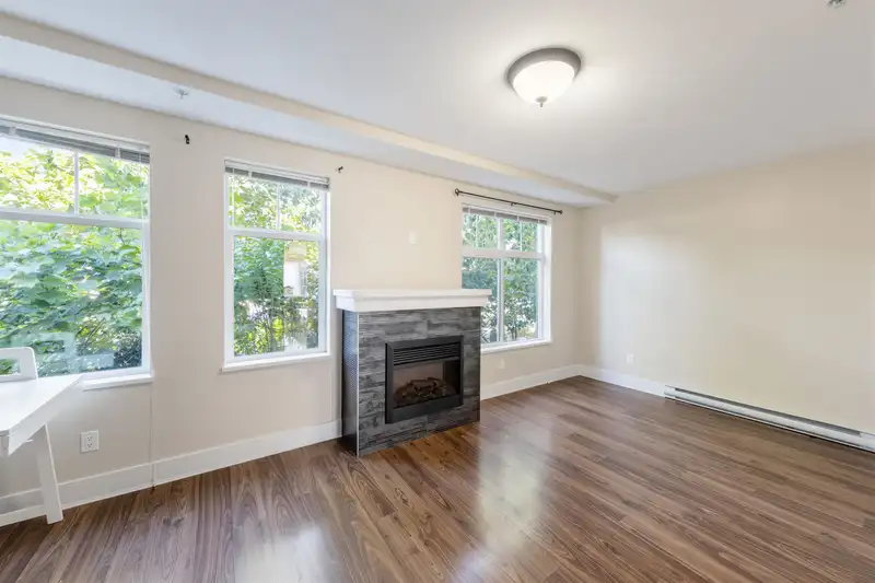 83 15833 26 AVENUE - photo 4 of 25