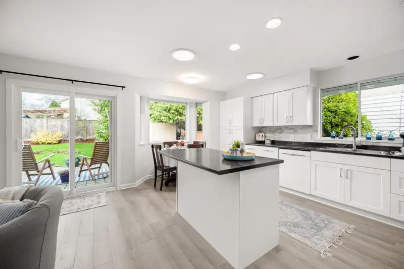 14129 16A AVENUE - photo 2 of 33