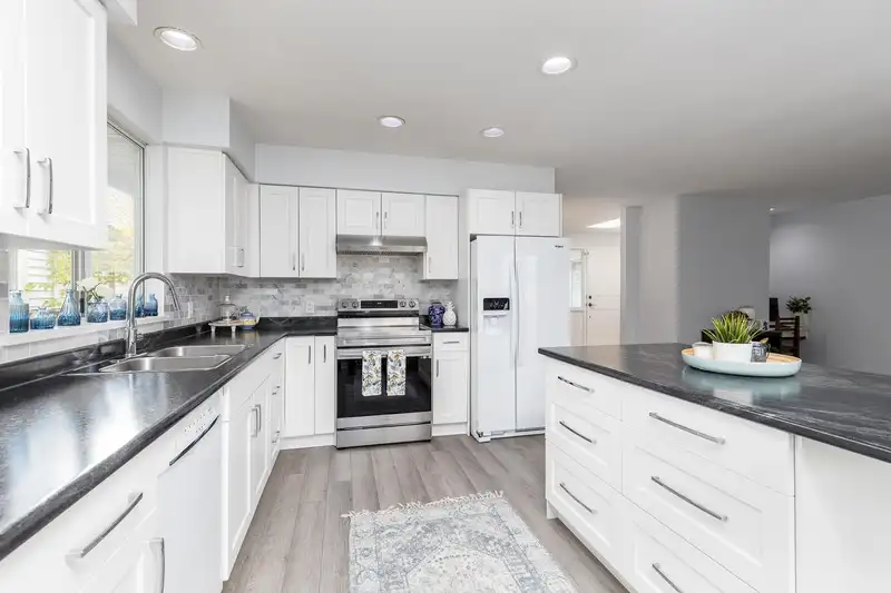 14129 16A AVENUE - photo 3 of 33
