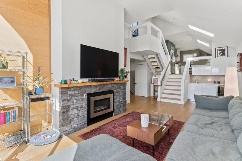 D 225 E 4TH STREET - photo 3 of 25