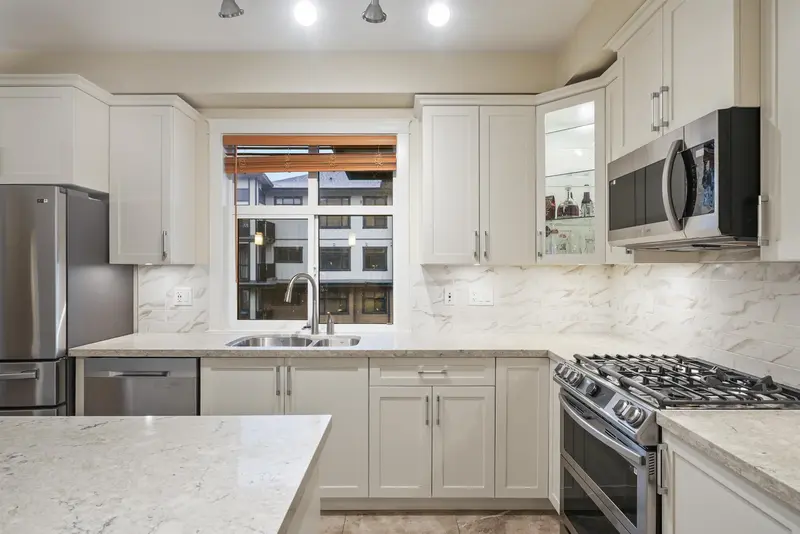 412 20376 86 AVENUE - photo 4 of 25