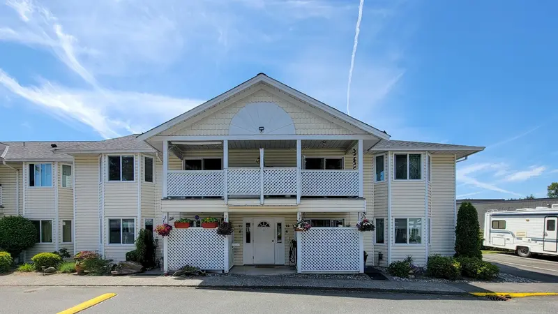 12 20799 119 AVENUE - photo 1 of 18