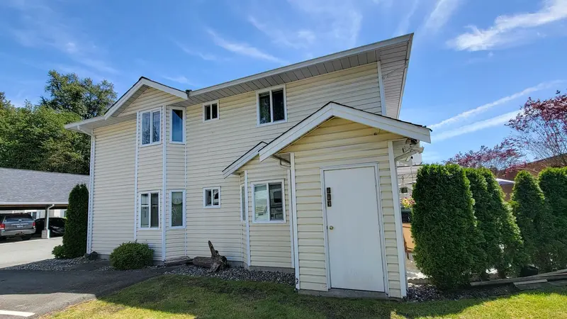 12 20799 119 AVENUE - photo 2 of 18