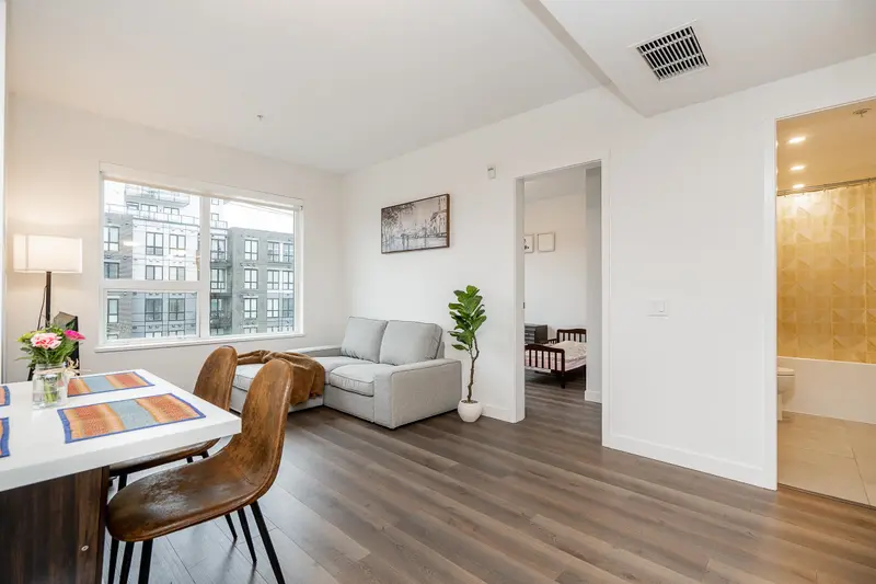 304 645 COMO LAKE AVENUE - photo 4 of 25