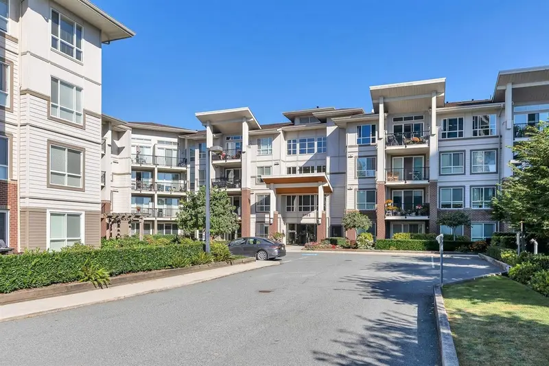 316 3192 GLADWIN ROAD - photo 2 of 19