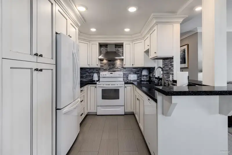 103 15080 PROSPECT AVENUE - photo 2 of 33
