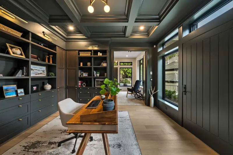 135 OAK COURT - photo 4 of 25