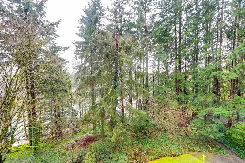 402 2024 FULLERTON AVENUE - photo 2 of 11