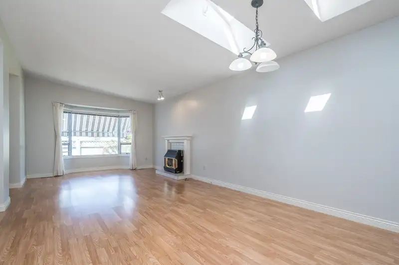 56 1400 164 STREET - photo 3 of 27