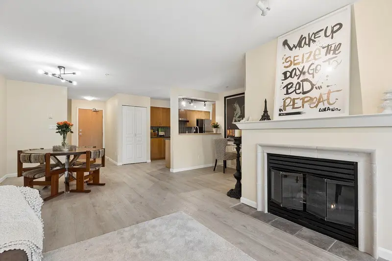 211 2161 W 12TH AVENUE - photo 4 of 22