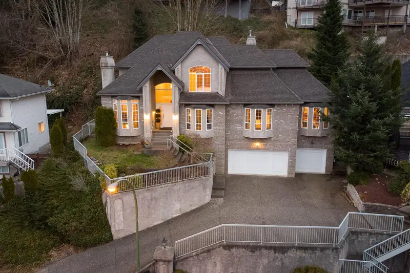 Listing - photo 2 of 25