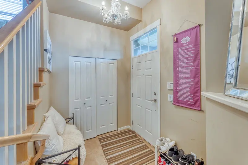 123 MAPLE DRIVE - photo 2 of 25