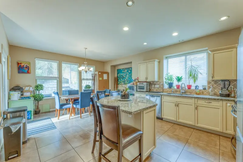 123 MAPLE DRIVE - photo 4 of 25