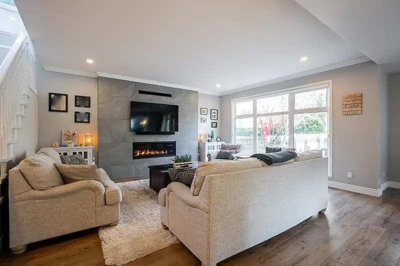 15406 37A AVENUE - photo 4 of 40