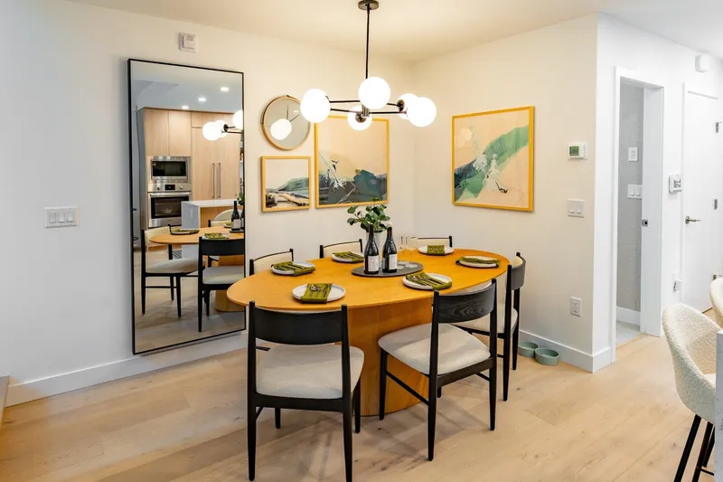 128 2050 GLENAIRE DRIVE - photo 2 of 10