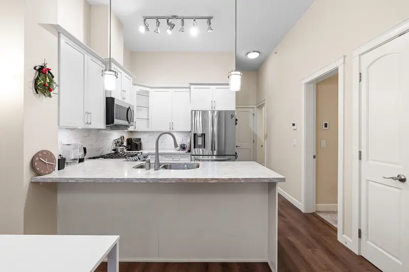 612 8561 203A STREET - photo 4 of 21