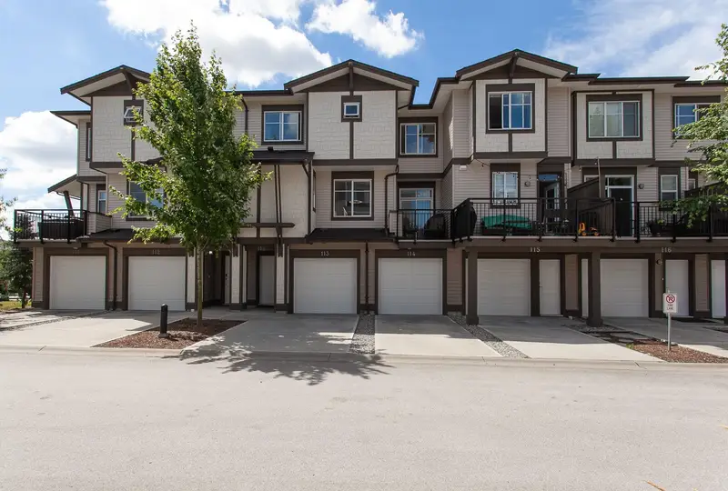 113 19433 68 AVENUE - photo 2 of 25