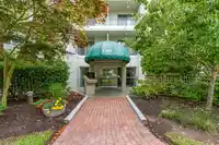 406 1705 MARTIN DRIVE - thumbnail 4