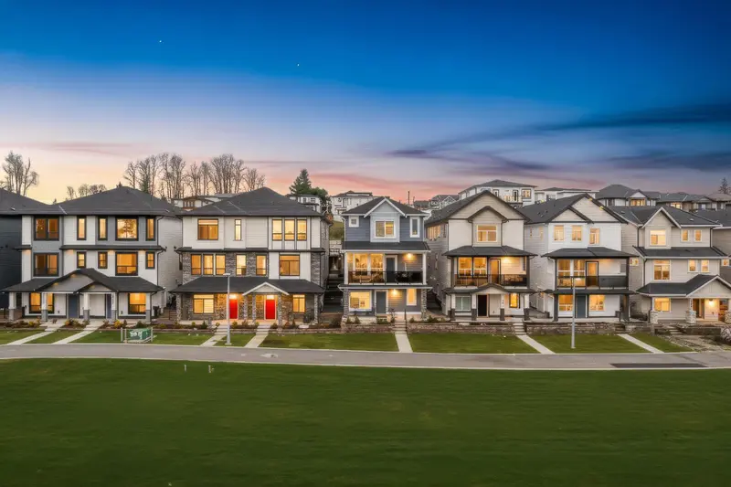 101 16693 16 AVENUE - photo 2 of 25