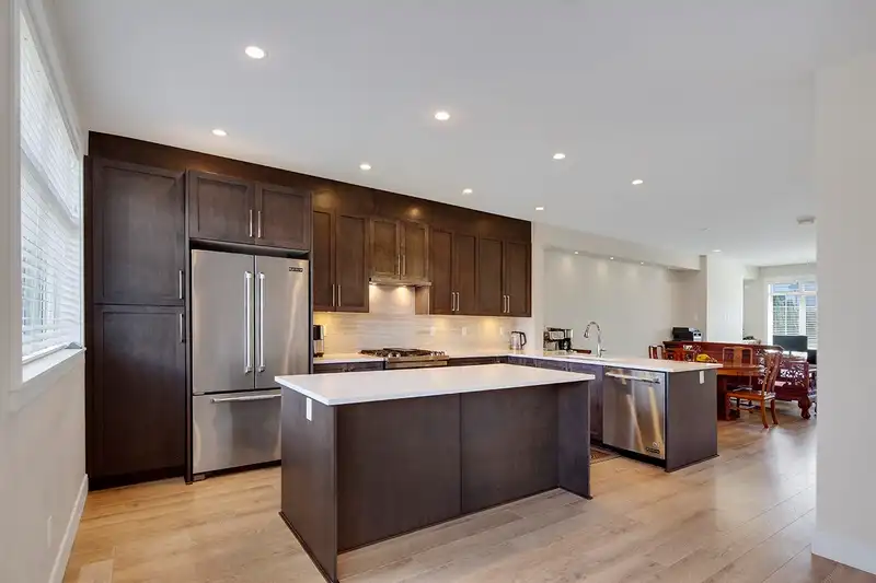 16439 24 AVENUE - photo 1 of 39