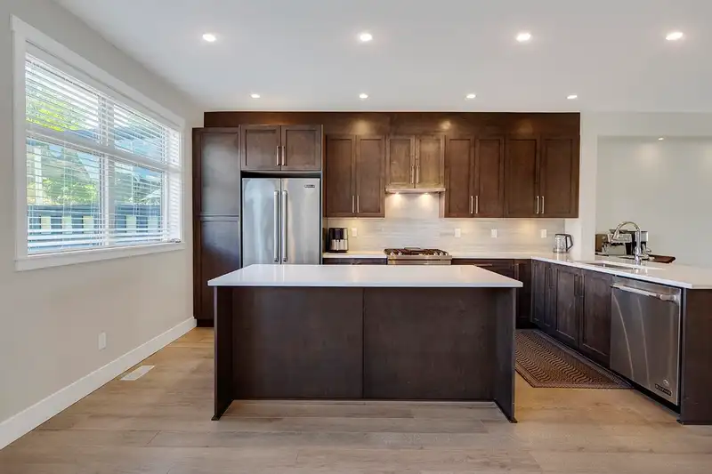 16439 24 AVENUE - photo 2 of 39