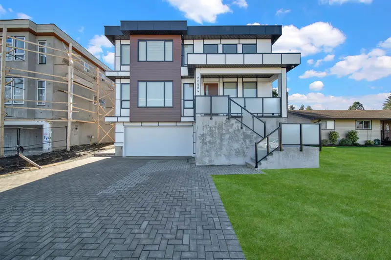 20884 48 AVENUE - photo 1 of 25